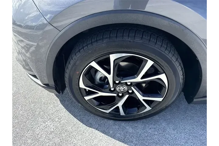 $22788 : Toyota C-HR 2021 XLE 4dr Cro image 10