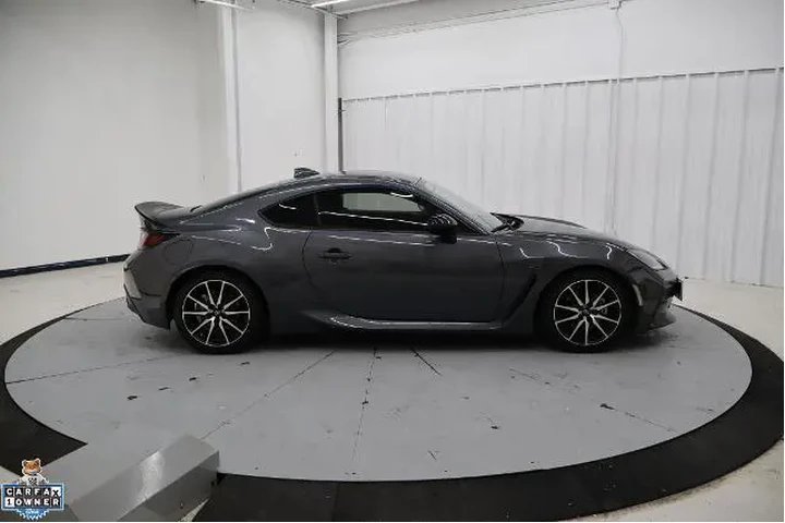 $28995 : Toyota GR86 2023 2dr Coupe 6 image 2