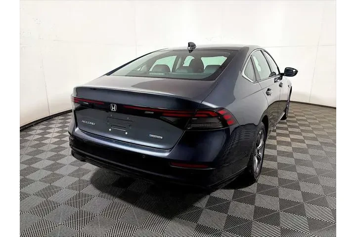 $28495 : Honda Accord Hybrid 2024 EX- image 6
