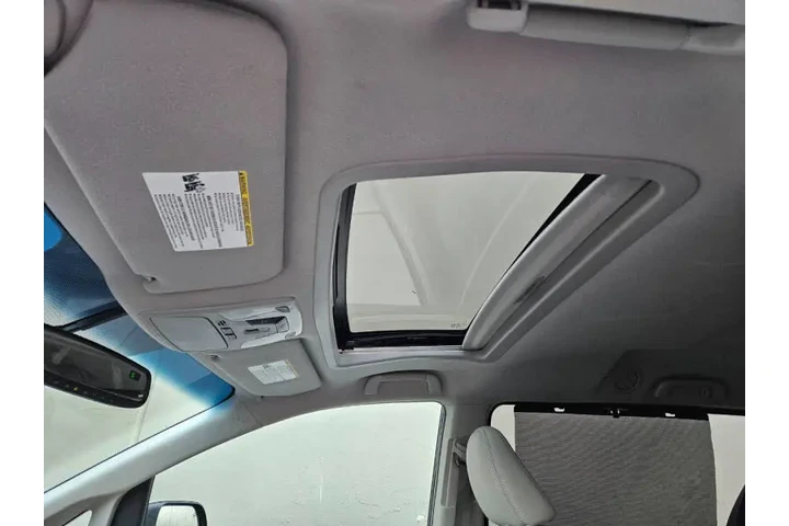 $7999 : 2011 Sienna XLE 8-Passenger image 10