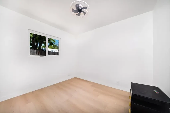 $1400 : Santa Ana - Home Available image 9