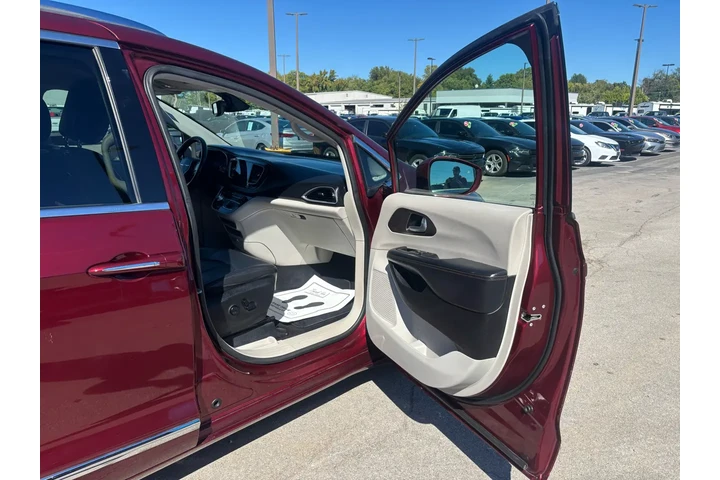 $7980 : 2017 Pacifica Touring-L Plus image 8