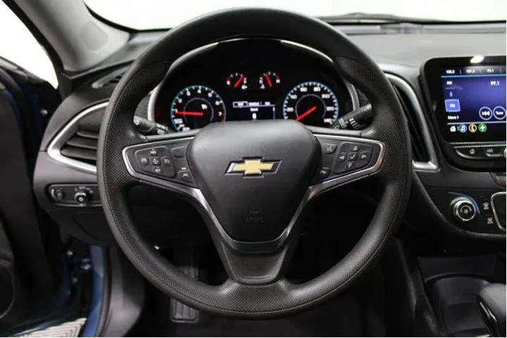 $20988 : Chevrolet Malibu 2025 LS 4dr image 10