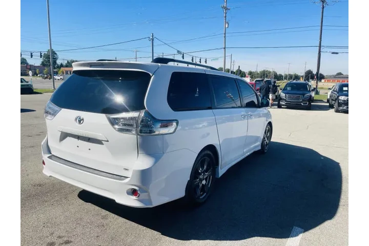 $11850 : 2017 Sienna SE 8-Passenger image 7