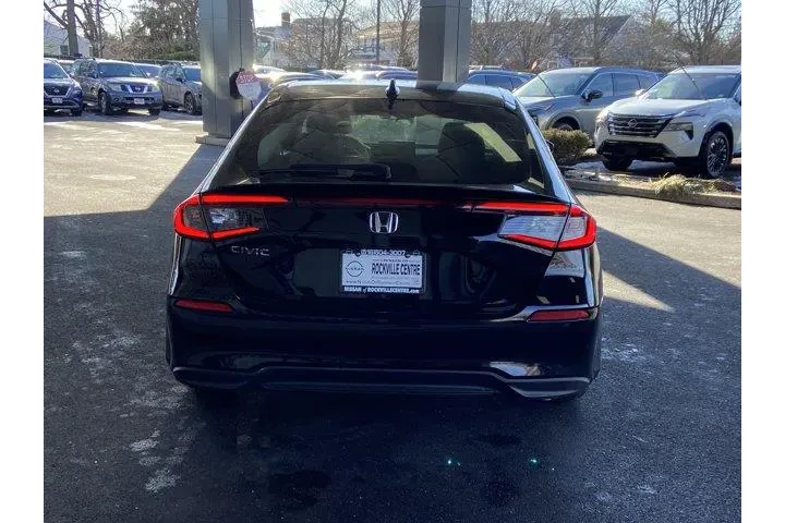 $19869 : Honda Civic 2024 LX 4dr Hatc image 6