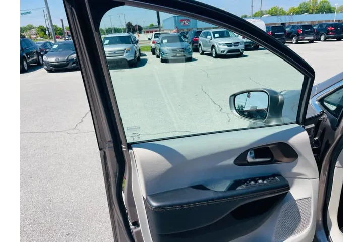 $11999 : 2017 Pacifica Touring-L image 10