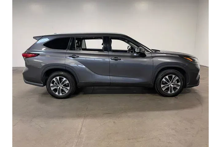 $36770 : Toyota Highlander Hybrid 202 image 2