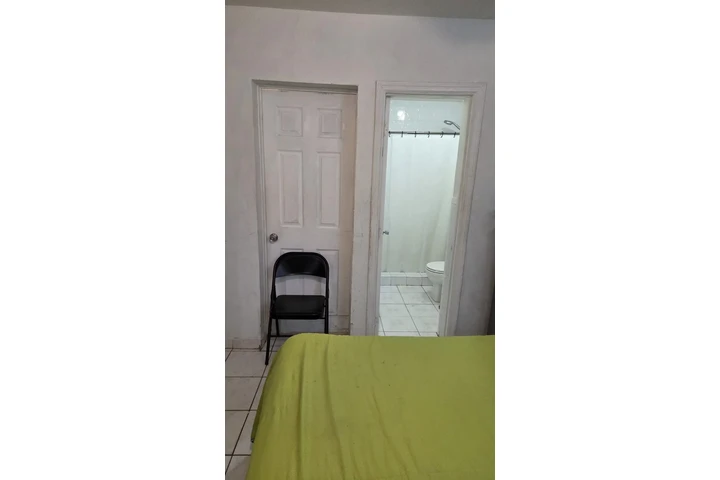 $900 : Cuarto todo incluido Kendall image 7