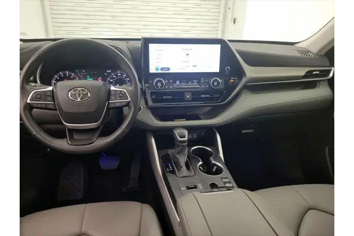 $38998 : Toyota Highlander 2023 XLE 4 image 9
