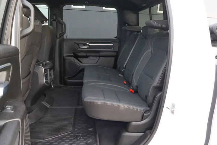 $39988 : 2022 1500 Big Horn 4x4 Crew C image 8