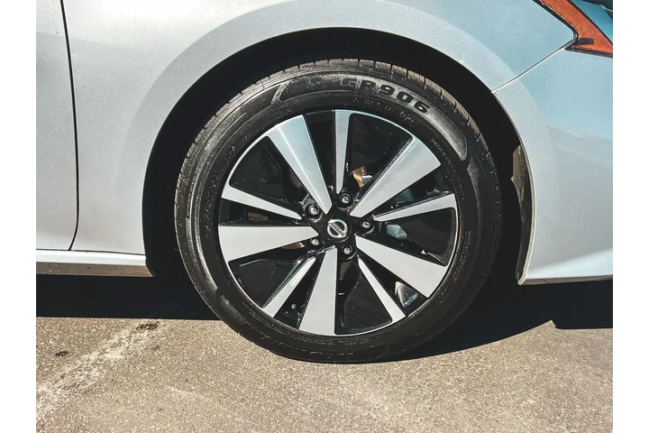 $15917 : Nissan Altima 2022 2.5 SV 4d image 10