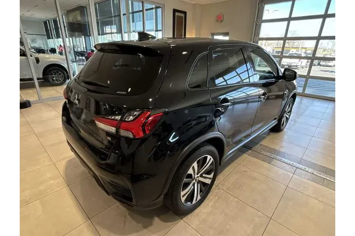 $12800 : Mitsubishi Outlander Sport 2 image 3