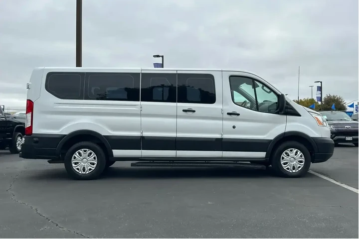 $18916 : Ford Transit 2017 350 XL 3dr image 8