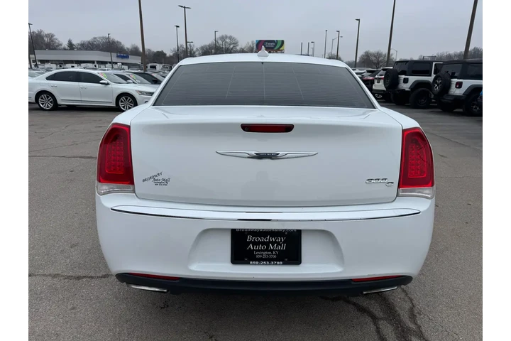 $8980 : 2016 300 4dr Sdn 300C RWD image 3