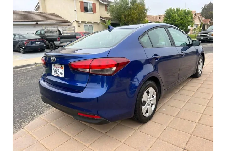 $6200 : 2017 Forte LX image 6