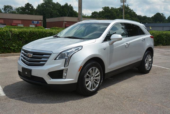 2017 XT5 Luxury image 1