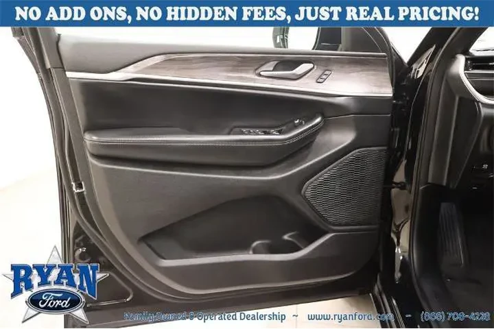 Jeep Grand Cherokee 2024 4x4 image 9