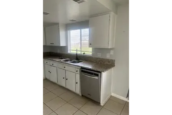 $2149 : RENTO CASA image 3