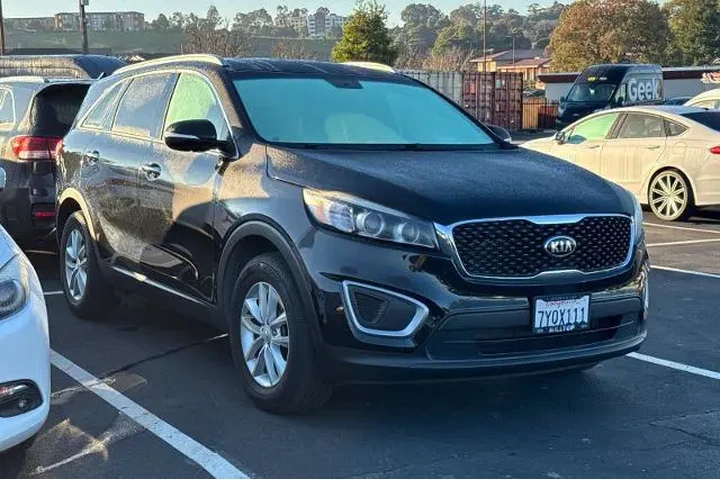 $17991 : Kia Sorento 2017 L 4dr SUV image 2