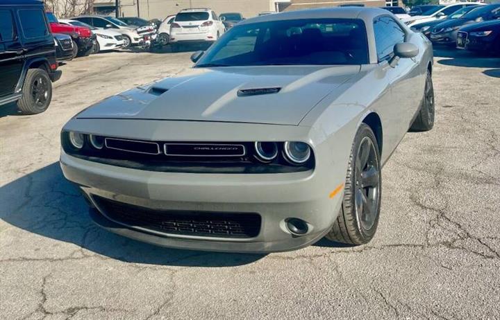 2018 Challenger SXT image 2