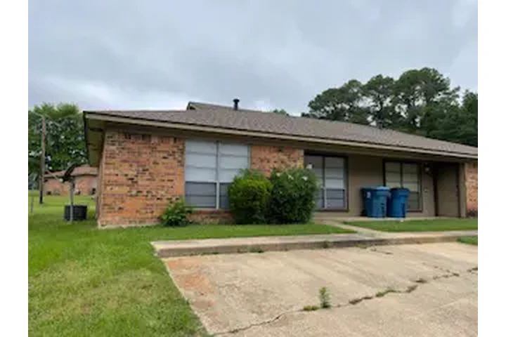 $775 : Rental property with 2 bedro image 1