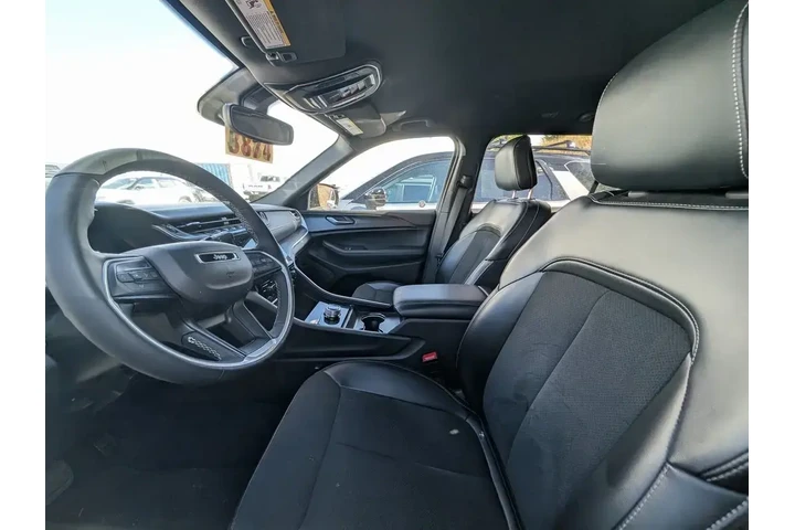 $37995 : Jeep Grand Cherokee L 2024 4 image 4