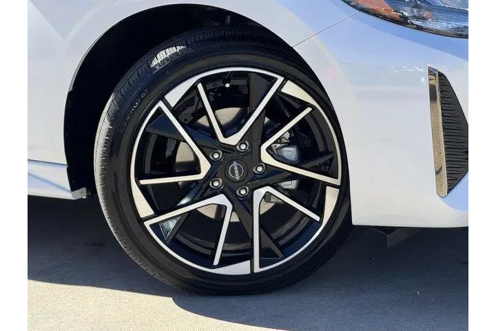 $27444 : Nissan Sentra 2025 SR 4dr Se image 3