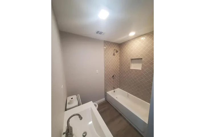 $1400 : Rialto- Move In Ready image 6