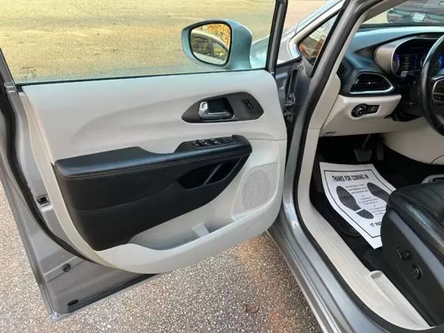 $11999 : 2020 Pacifica Touring L image 9