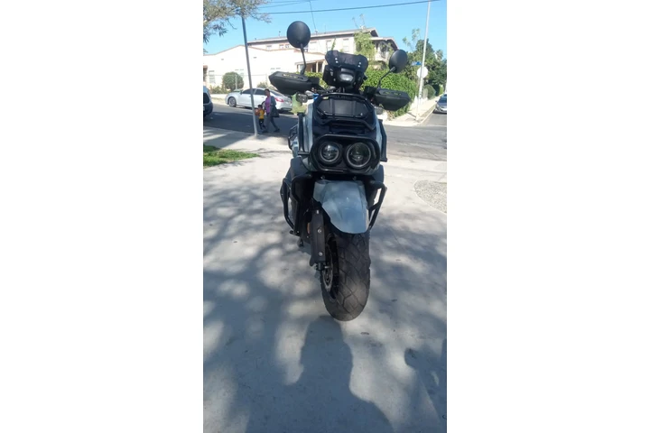 $1800 : motoneta Frontier 200 image 3