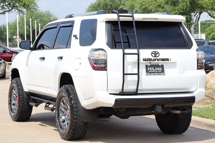 $43848 : 2023 4Runner SR5 Premium image 10