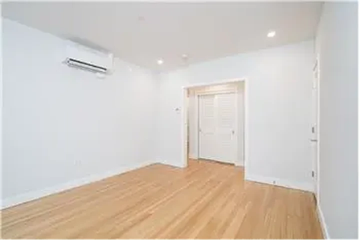 $3300 : Rental property with 1 bedro image 4