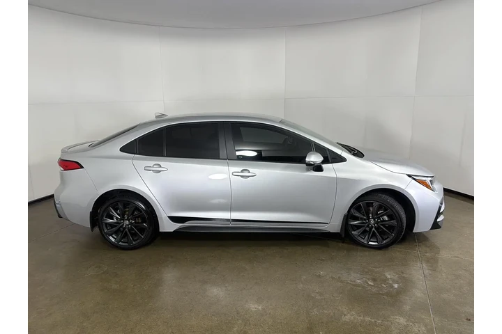 $25000 : Gold Certified 2024 Corolla SE image 8