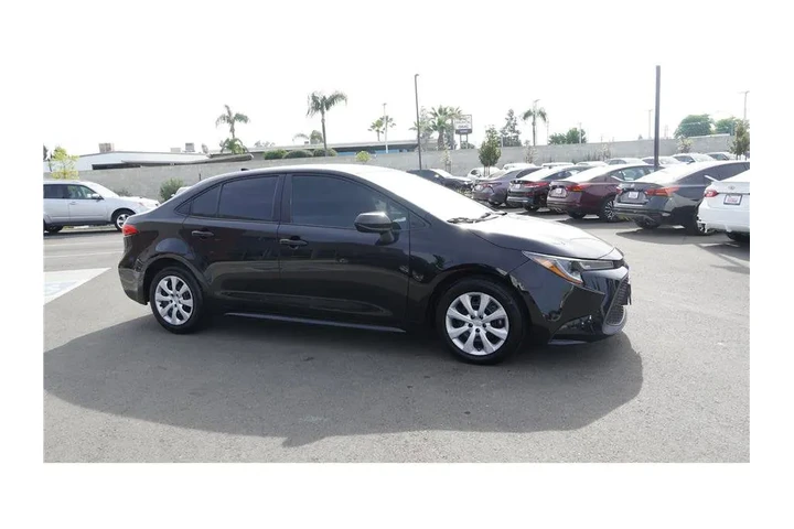 $17250 : 2021 Corolla LE image 4