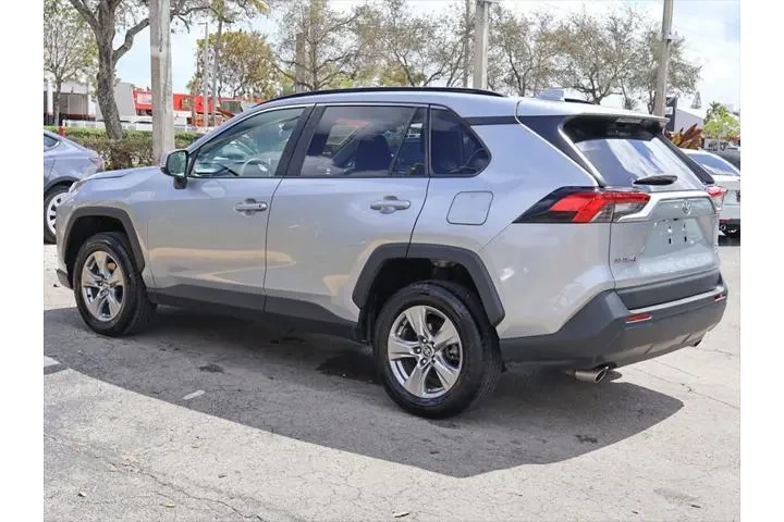 $24990 : Toyota RAV4 2023 AWD XLE 4dr image 7