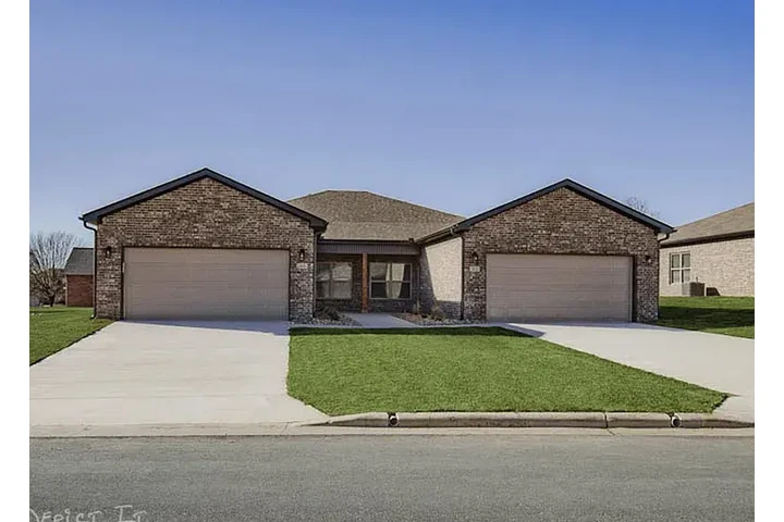$1250 : HOUSE RENT AVAILABLE MOUNTAIN image 8