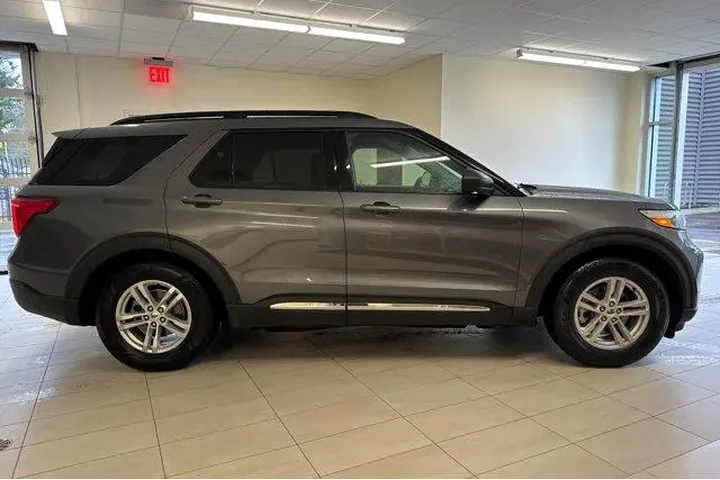 $23296 : Ford Explorer 2021 XLT 4dr S image 3