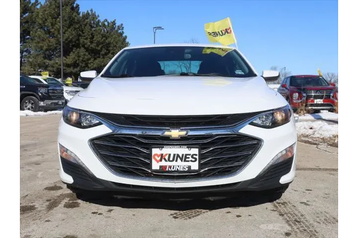 $18677 : Chevrolet Malibu 2024 LT 4dr image 2