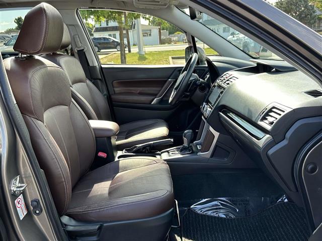 $17484 : PRE-OWNED 2017 SUBARU FORESTE image 9