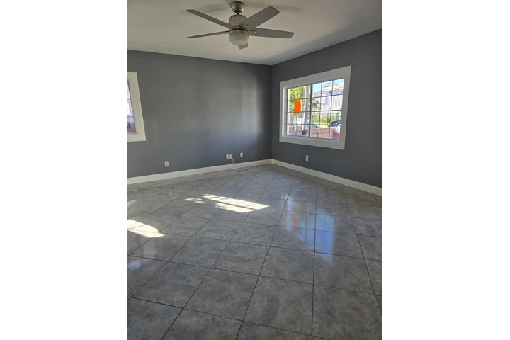 $1 : 2 Rec Casa en Montebello image 3