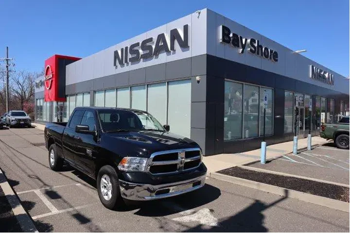 $24770 : Ram 1500 Classic 2024 4x2 SL image 2