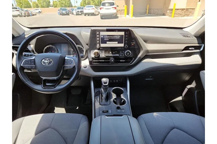 $27998 : Toyota Highlander 2020 LE 4d image 8