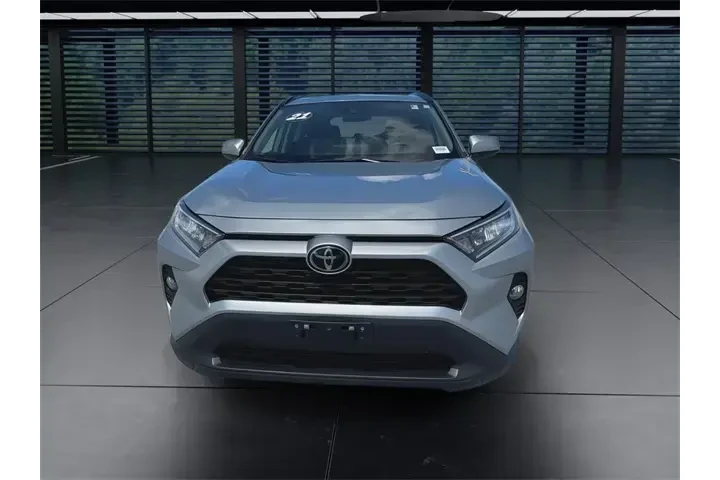$28988 : Toyota RAV4 2021 AWD XLE Pre image 3
