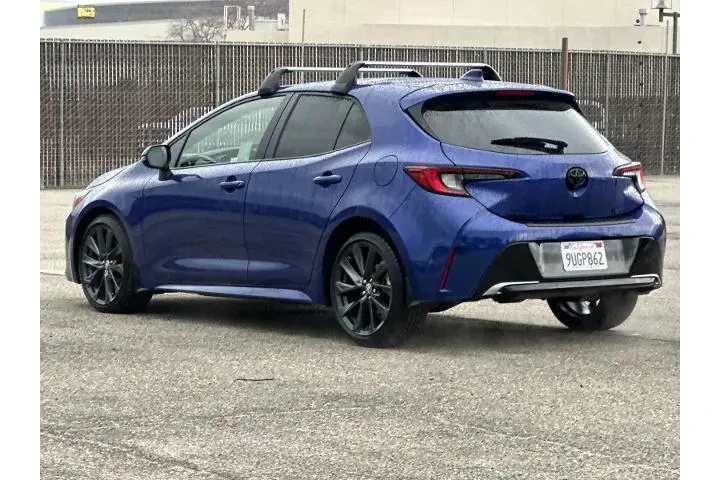 $27990 : Toyota Corolla Hatchback 202 image 5