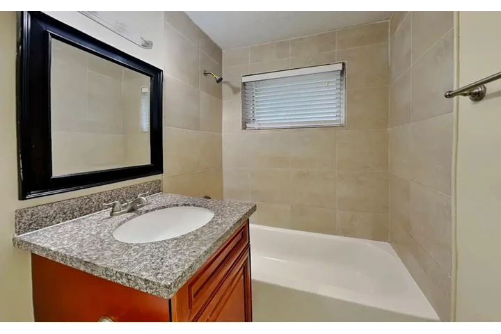 $2500 : 3Bed In Little Havana Miami image 9