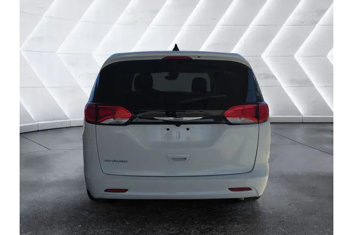 $13791 : Chrysler Voyager 2023 LX 4dr image 5