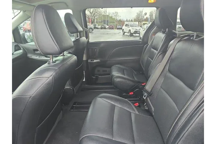 $29995 : Toyota Sienna 2020 SE 8-Pass image 8