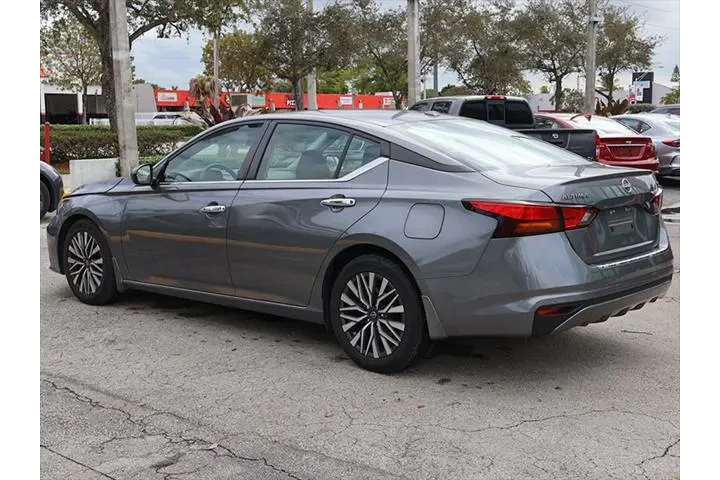 $18990 : Nissan Altima 2023 2.5 SV 4d image 6