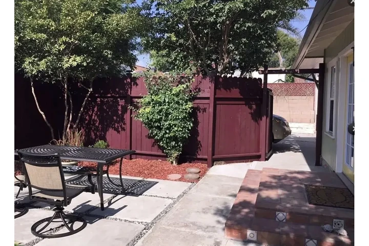 $1350 : Rarely on the market! image 4