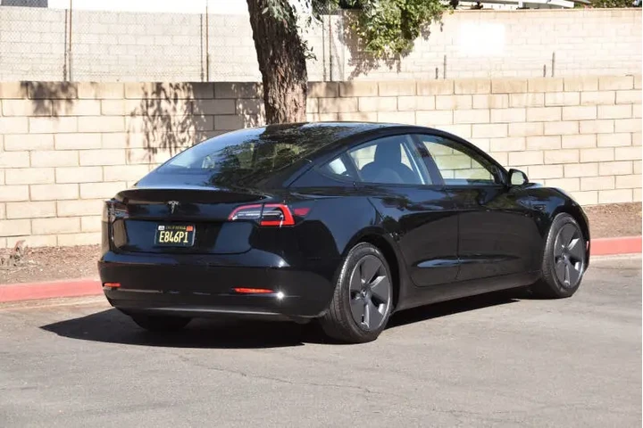 2021 Model 3 Standard Range P image 10